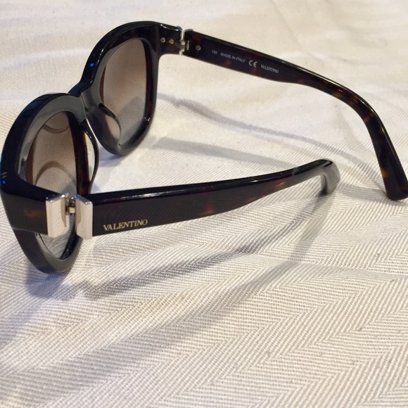Valentino rockstud sunglasses made in Italy tortoise brown & case main image 10